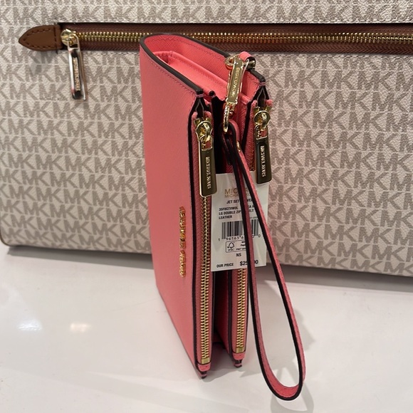 MICHAEL KORS LARGE DOUBLE ZIP WRISTLET WALLET PHONE CASE CLUTCH 
Tea Rose NWT - Picture 10 of 16
